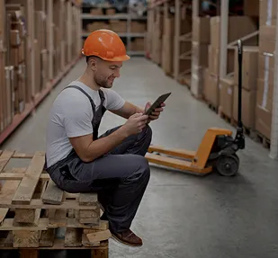 Automated asset and inventory tracking in a warehouse